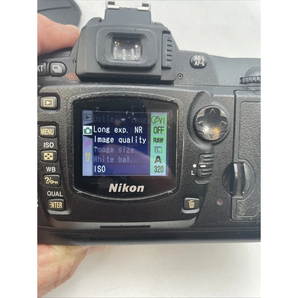 Nikon D70S 6MP Digital SLR Camera Body Only+Battery+Strap+Case TESTED